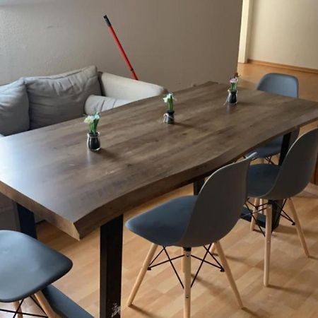 Zimmer In Wohnung Monteure Apartment Kuche Modern Enger Bagian luar foto